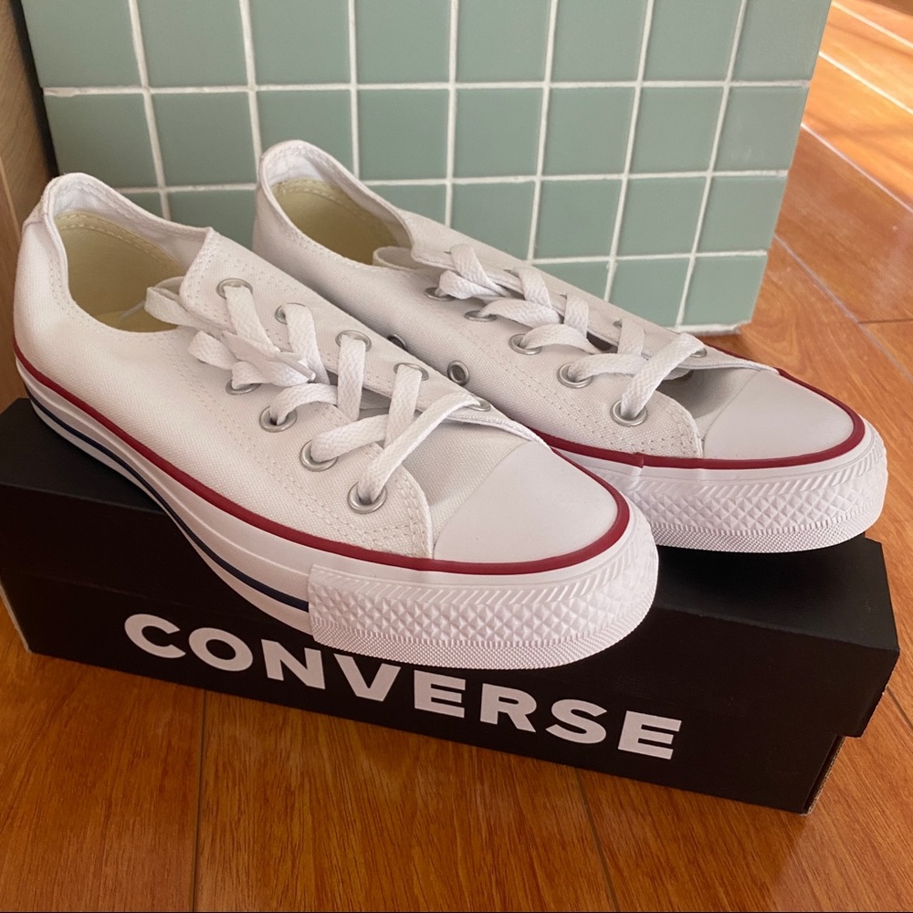 NWT Converse Classic White Low Top Chuck Taylor